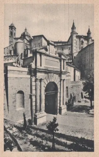 URBINO: Porta Romana - la Reggia dei Montefeltro