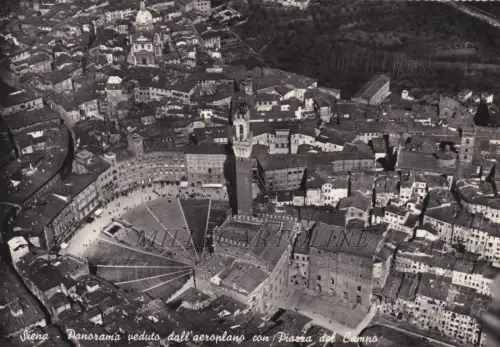 SIENA: Panorama aus dem Flugzeug mit Piazza del Campo