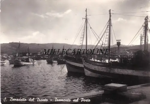 S. BENEDETTO DEL TRONTO: Sonnenuntergang am Hafen 1952