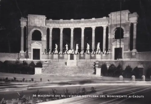 MAZERIERT: Nachtsicht des Gefallenendenkmals 1952
