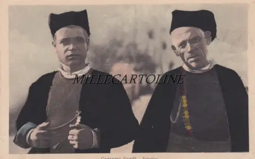 KIRCHEN: Sardische Kostüme