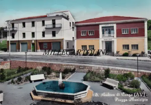 S. ANDREA DI CONZA: Piazza Municipio 1969