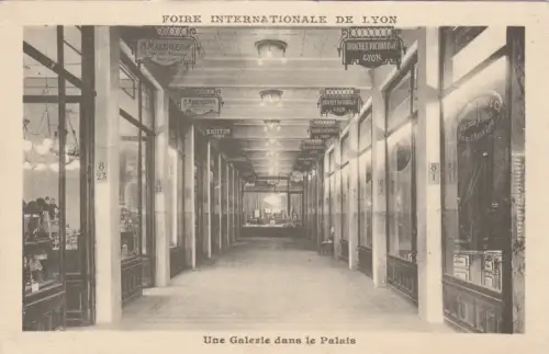 * FRANKREICH - Internationale Messe von Lyon - Eine Galerie im Palast