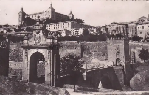 SPANIEN - Toledo - Brücke von Alcantara und Alcazar vor der Belagerung 1952