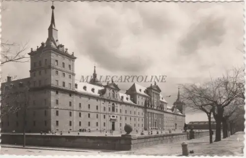 SPANIEN - El Escorial - Kloster - Hauptfassade - Foto Postkarte