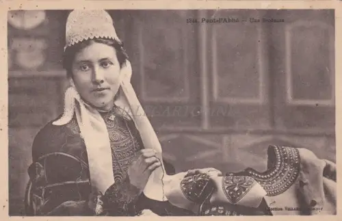 FRANKREICH - Pont l'Abbé - Une Brodeuse