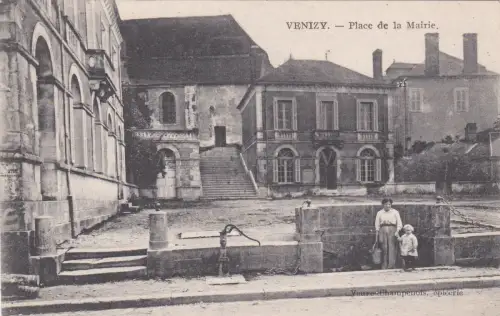 FRANKREICH - Venizy - Place de la Mairie