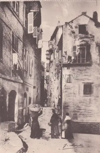 KORSIKA - Bastia - Eine alte Straße in der Nähe des Jardin Romieu