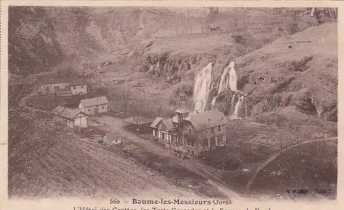 FRANKREICH - Baume les Messieurs - Hotel des Grottes, trois Cascades, Source du Dard