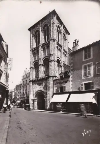 FRANKREICH - Poitiers - Tour St. Porchaire - Photo Veritable