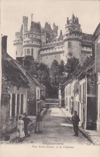 FRANKREICH - Pierrefonds - Rue Notre Dame et le Chateau 1918