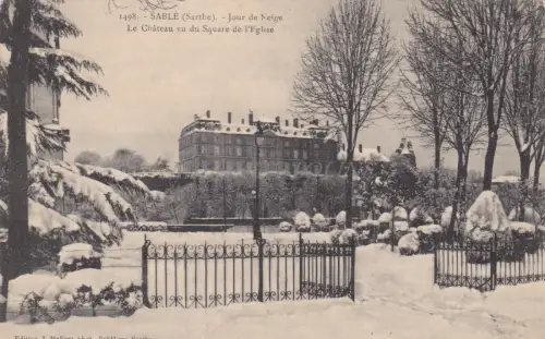 FRANKREICH - Sand - Schneetag - Le Chateau vu du Square de l'Eglise