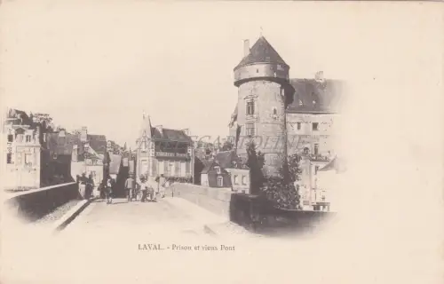FRANKREICH - Laval - Gefängnis und Alte Brücke