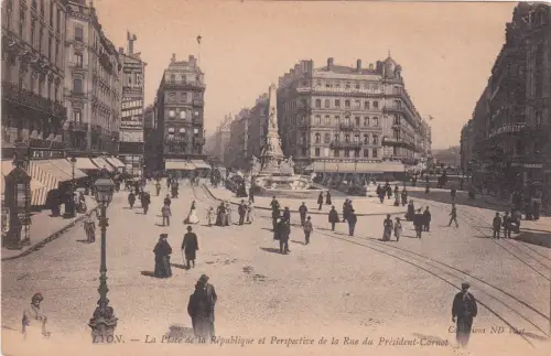 FRANKREICH - Lyon - La Place de la Republique et la Rue President Carnot