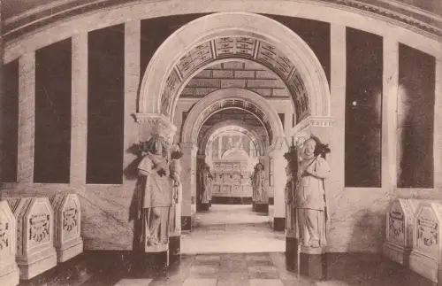 SPANIEN - El Escorial - Pantheon de Infantes Los Heraldos