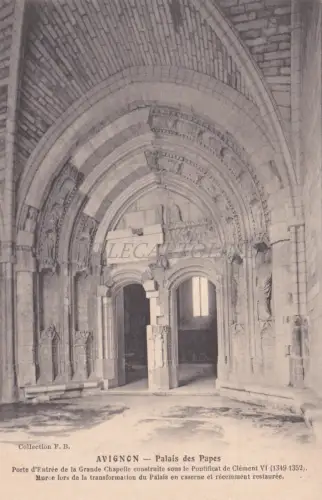 FRANKREICH - Avignon - Papstpalast - Eingangstor der Großen Kapelle