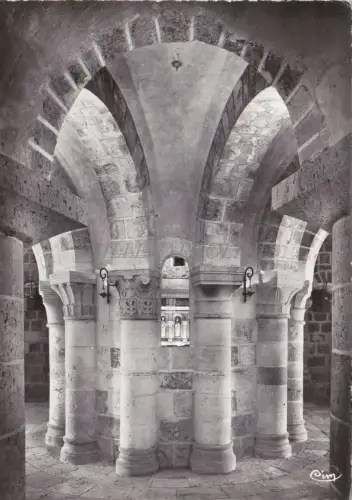 FRANKREICH - St.-Benoit-Sur-Loire - Basilika - Krypta - Le Piller central