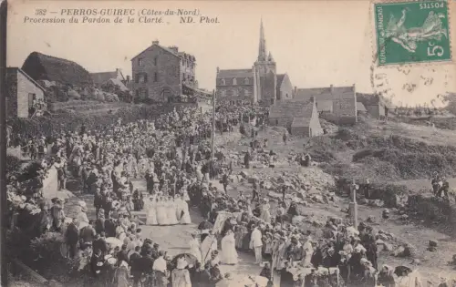 FRANKREICH - Perros-Guirec - Prozession der Vergebung der Klarheit