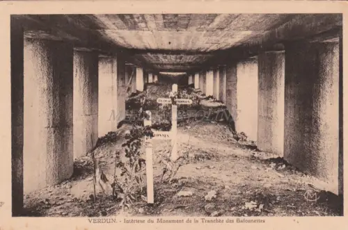 FRANKREICH - Verdun, Innenraum des Denkmals des Bajonettgrabens WWI