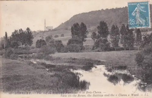FRANKREICH - Domremy, Blick auf die Maas, Basilika und den Chenu-Bald