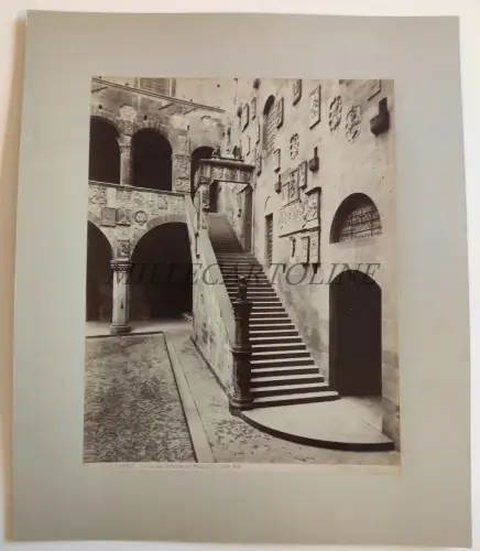 FLORENZ - Innenhof Palazzo Podestà, Fotoalbumina auf Karton, Brogi