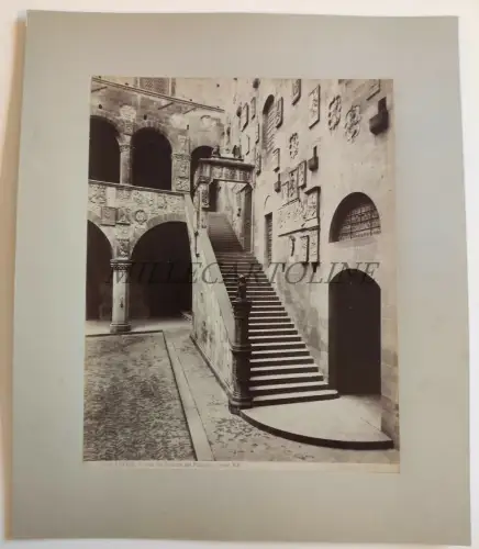 FLORENZ - Innenhof Palazzo Podestà, Fotoalbumina auf Karton, Brogi