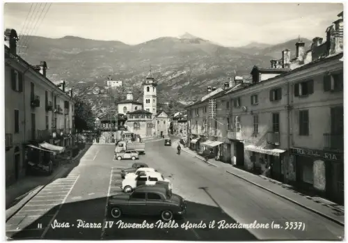 SUSA (TURIN), PIAZZA IV NOVEMBER, IM HINTERGRUND DER ROCCIAMELONE, MAX FRÜHE 60er Jahre