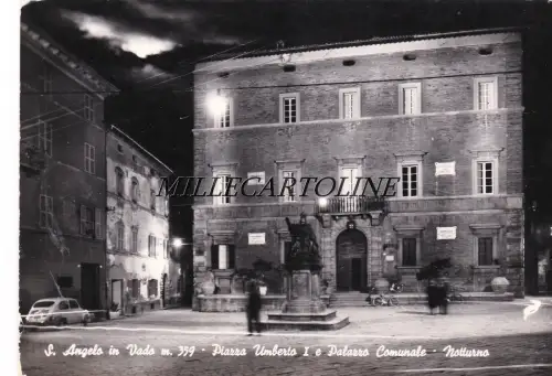 S. ANGELO IN VADO: Piazza Umberto I und Palazzo Comunale - Nacht
