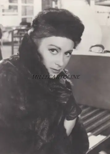 Kino: Martine Carol im Film Nathalie, Secret Agent