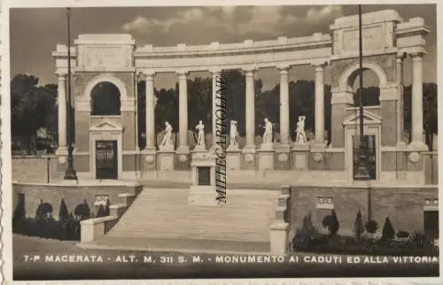 MAZERIERT: Denkmal für die Gefallenen und den Sieg