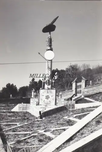 ICHO: Denkmal für die Alpen entworfen von Prof. A. Bressa auf der M. Cornella