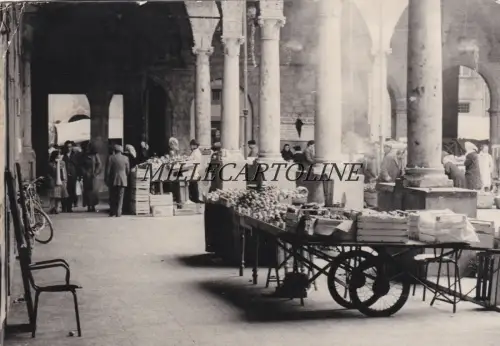 ASCOLI: Agenturfoto - Il Mercato di S. Francesco 1971