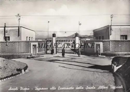 ASCOLI PICENO: Eintritt in die Kasernen der Offiziersschülerschule 1954