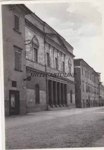 ASCOLI PICENO: Via Malfa - Teatro Ventidio Basso