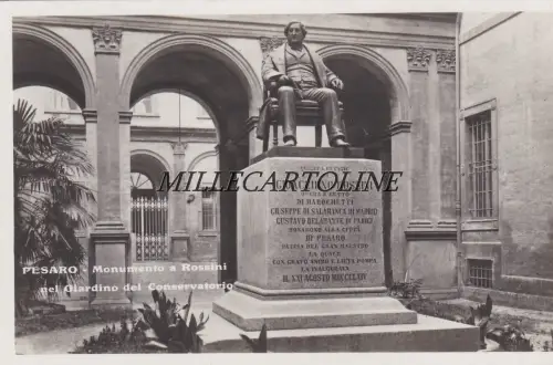 GEWICHT: Denkmal für G. Rossini im Garten des Konservatoriums