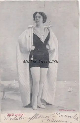 Kunststudios: Frau in Pose