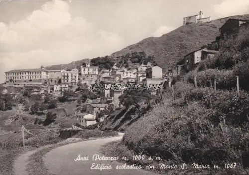 ANZI: Schulgebäude mit Monte S. Maria 1965