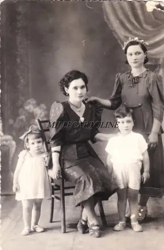 NICASTRO: Private Fotokarte 2 Kinder mit Mama und Tante