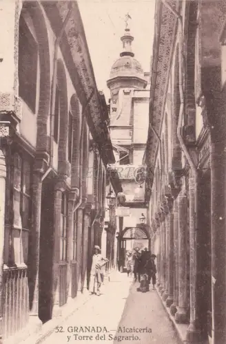 SPANIEN - Granada - Alcaiceria y Torre del Sagrario