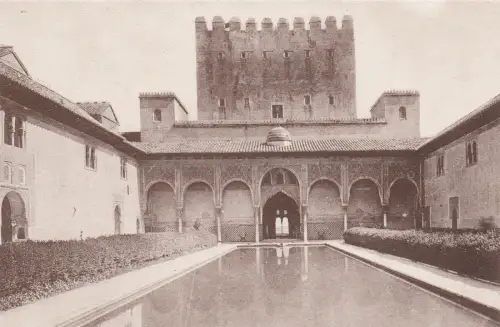 SPANIEN - Granada - Alhambra - Patio de los Arrayanes und Torre de Gomares