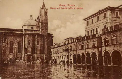 #ASCOLI PICENO: PIAZZA DEL POPOLO SOUS LA POGGIA