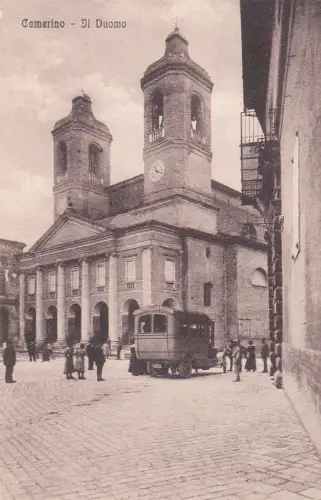 * CAMERINO - Il Duomo e Corriera
