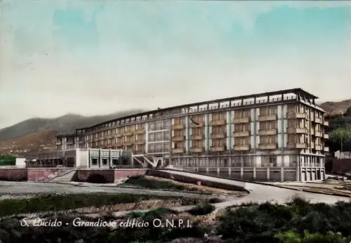 #S. GLANZ: GRANDIOSES GEBÄUDE O.N.P.I.