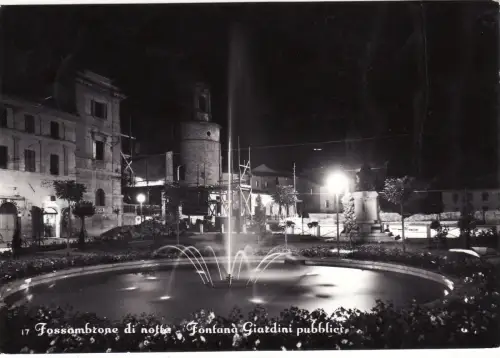 #FOSSOMBRONE DI NIGHT - BRUNNEN ÖFFENTLICHE GÄRTEN