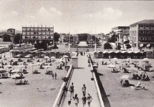 #SENIGALLIA: VLA STRAND VOM KREISVERKEHR AUS GESEHEN