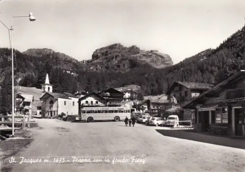 #ST. JACQUES: PLATZ MIT FEUERBODEN