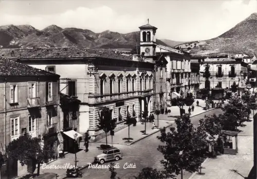 #CASTROVILLARI: STADTPALAST