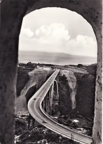 #CATANZARO: VIADUKT AM FLUSS