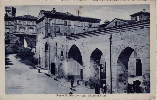 #PORTO S. GEORGIO: ANTIKE BLUMENBÖGEN