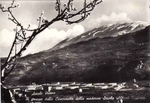 #ASCOLI PICENO: DIE KASERNEGRUPPE DER MODERNEN UFF-SCHÜLERSCHULE.